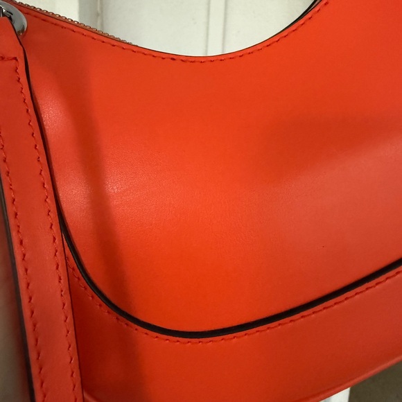 🧡 Marc Jacobs Small Leather Hobo Bag 🧡 - Picture 9 of 9